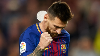 Messi driblou o melhor jogador da última temporada Veja por que Messi pode ser eleito o melhor do mundo em 2017