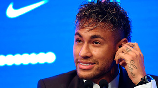 Para promover 'Narcos', Netflix brinca e diz que traficantes poderiam ‘comprar Barça, Real e ainda sobraria dinheiro para ter Neymar’; VEJA Após silêncio durante a pré-temporada, Neymar explica por que não falou sobre a transferência