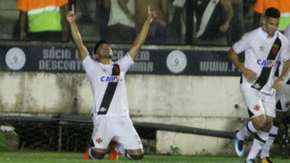 Antes de sair, Eurico repassou 20% de Paulinho para empresário que é credor do Vasco Andrés Rios, Paulinho, Vasco da Gama, Atlético-MG, São Januário, Campeonato Brasileiro 2017