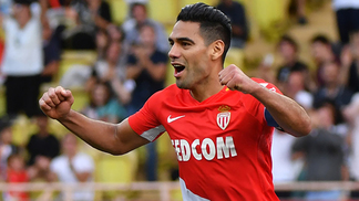 Monaco vence com gol de Falcão do meio de campo e vai às quartas de final da Copa da Liga Francesa Monaco Falcao 16/09/2017