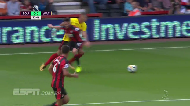 Perdeu o rumo de casa! Em dois toques, Richarlison dá chapéu e caneta em marcador do Bournemouth Perdeu o rumo de casa! Em dois toques, Richarlison dá chapéu e caneta em marcador do Bournemouth