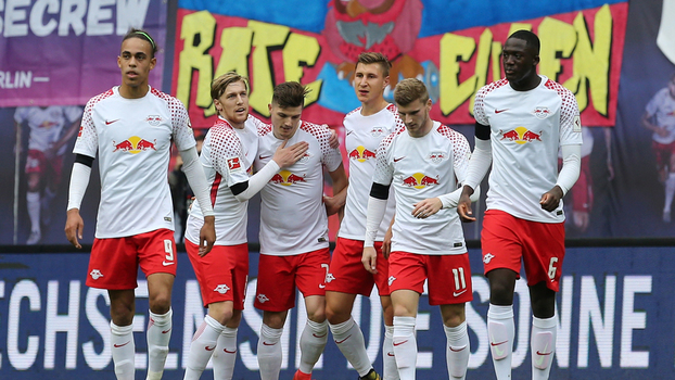 Leipzig vence Stuttgart com belo gol de Sabitzer e segue na cola do Borussia Dortmund Leipzig vence Stuttgart com belo gol de Sabitzer e segue na cola do Borussia Dortmund