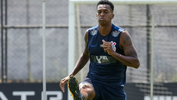 Jô é denunciado por agressão, mas não corre risco de perder o clássico