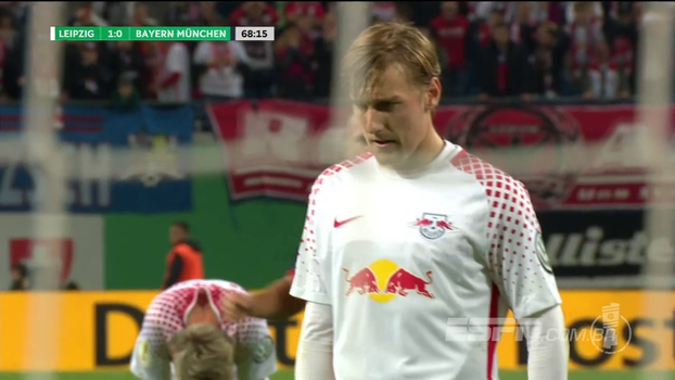 Boateng comete pênalti em Poulsen, Forsberg desloca o goleiro e abre o placar para o Leipzig contra o Bayern Boateng comete pênalti em Poulsen, Forsberg desloca o goleiro e abre o placar para o Leipzig contra o Bayern
