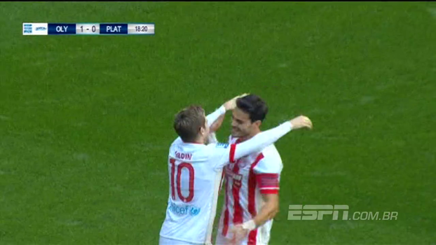 Apesar de lindo gol do Platanis, Olympiakos massacra dentro de casa e goleia; VEJA os gols Apesar de lindo gol do Platanis, Olympiakos massacra dentro de casa e goleia; VEJA os gols