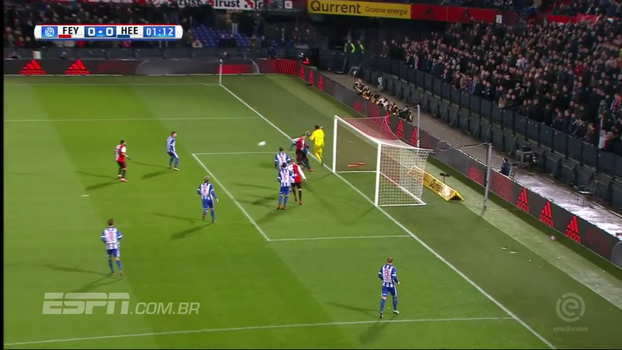 Goleiro do Heerenveen faz defesa inacreditável, e seu time empata com o Feyenoord em bonitos gols Goleiro do Heerenveen faz defesa inacreditável, e seu time empata com o Feyenoord em bonitos gols