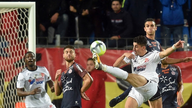 Lateral ex-Rio Claro salta com estilo, arremata de canhota e faz gol maravilhoso na França Lateral ex-Rio Claro salta com estilo, arremata de canhota e faz gol maravilhoso na França