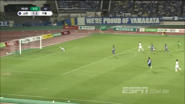 No Japão, vencendo por 2 a 1, goleiro 'inova' na saída do gol e entrega o empate de bandeja; veja a lambança No Japão, vencendo por 2 a 1, goleiro 'inova' na saída do gol e entrega o empate de bandeja; veja a lambança