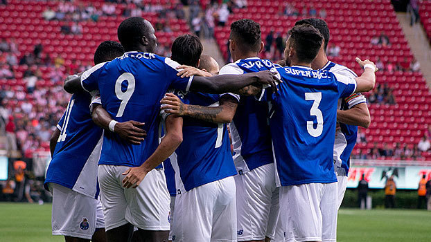 Com gol brasileiro, Porto abre vantagem, mas cede empate para o Chivas Guadalajara Assista aos gols do empate entre Chivas Guadalajara e Porto por 2 a 2!
