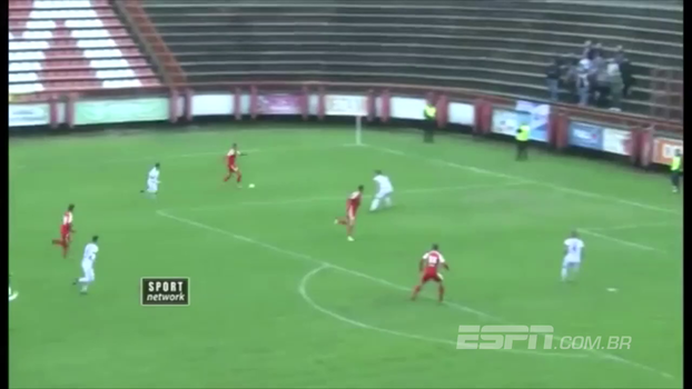 Que isso, zagueirão? Defensor marca 2 gols contra e sua equipe é derrotada na Sérvia Que isso, zagueirão? Defensor marca 2 gols contra e sua equipe é derrotada na Sérvia