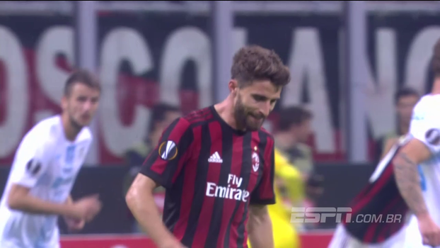 Tempo real: Borini arrisca de fora da área e leva perigo ao gol adversário Tempo real: Borini arrisca de fora da área e leva perigo ao gol adversário