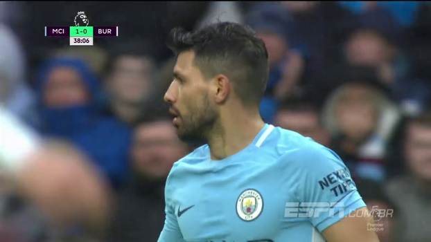 Tempo real: Aguero tenta chute cruzado e manda à esquerda da meta Tempo real: Aguero tenta chute cruzado e manda à esquerda da meta
