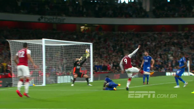 Goleiro do Leicester fechando o gol para Lacazette e outras defesas espetaculares: veja as muralhas da 1ª rodada da Premier League Goleiro do Leicester fechando o gol para Lacazette e outras defesas espetaculares: veja as muralhas da 1ª rodada da Premier League