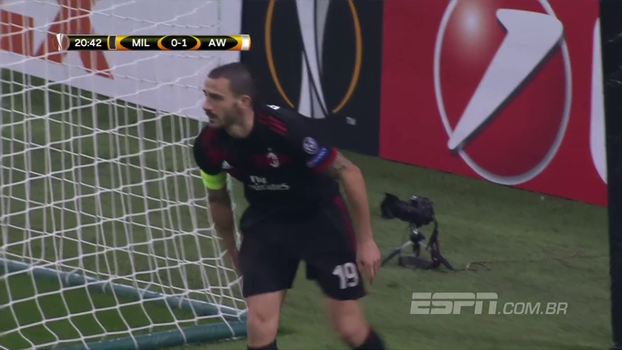 Tempo real: Que lambança! Bonucci tenta tirar, mas bola passa debaixo das pernas, e o Austria Vienna abre o placar Tempo real: Que lambança! Bonucci tenta tirar, mas bola passa debaixo das pernas, e o Austria Vienna abre o placar