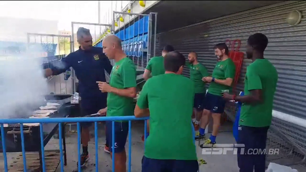 Teve até churrasco! Jogadores do Fuenlabrada fazem festa 'de título' ao saber que enfrentarão o Real Madrid Teve até churrasco! Jogadores do Fuenlabrada fazem festa 'de título' ao saber que enfrentarão o Real Madrid
