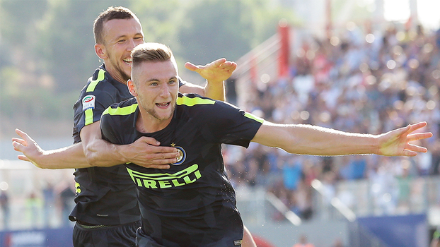 Internazionale vence Crotone fora de casa, segue 100% e dorme na liderança do Italiano Internazionale vence Crotone fora de casa, segue 100% e dorme na liderança do Italiano