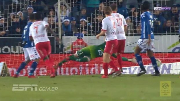 Com pênalti inexplicável e golaços, Strasbourg vence Toulouse no Francês Com pênalti inexplicável e golaços, Strasbourg vence Toulouse no Francês