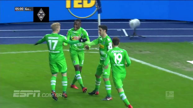 Raffael aplica 'lei do ex', faz golaço, Gladbach vence Hertha Berlin e entra no G4 Raffael aplica 'lei do ex', faz golaço, Gladbach vence Hertha Berlin e entra no G4