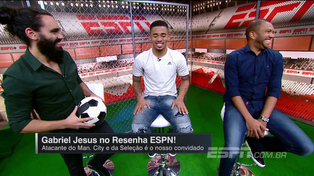 Tente n&atilde;o rir: Gabriel Jesus contou que jogador do City faz depila&ccedil;&atilde;o completa e esclareceu problema com gases 