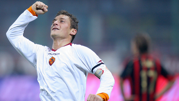 Torpedos de falta, bombas de longe, voleio e mais: veja TODOS os gols de Totti contra o Milan, rival da Roma no domingo Torpedos de falta, bombas de longe, voleio e mais: veja TODOS os gols de Totti contra o Milan, rival da Roma no domingo
