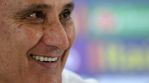 Tite se empolga em coletiva, solta palavrão e arranca risadas Tite se empolga em coletiva, solta palavrão e arranca risadas