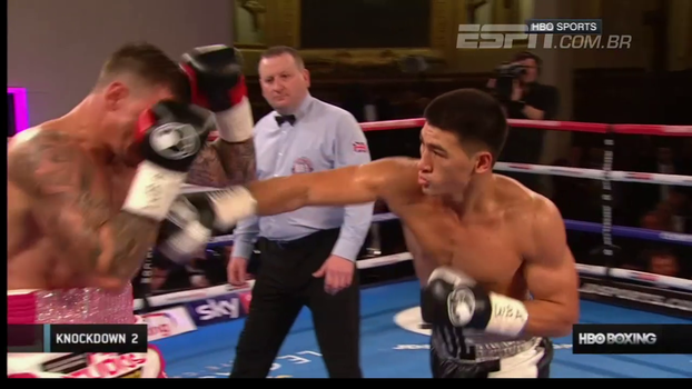Bivol acerta soco em cheio na cara de australiano e apaga rival no primeiro round; VEJA Bivol acerta soco em cheio na cara de australiano e apaga rival no primeiro round; VEJA