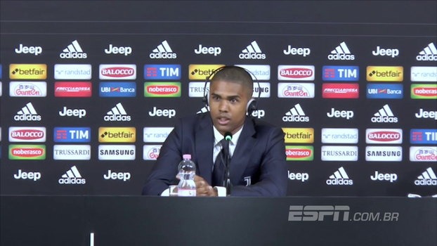 Douglas Costa projeta dupla com Higuaín na Juventus: 'Vamos marcar muitos gols juntos' Douglas Costa projeta dupla com Higuaín na Juventus: 'Vamos marcar muitos gols juntos'