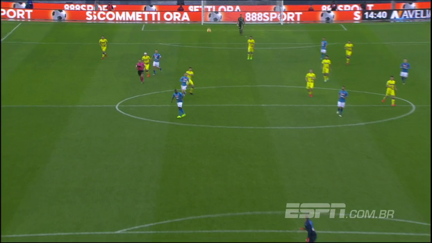 Em contra-ataque, Radovanovic surpreende goleiro do Napoli e por muito pouco não marca gol do campo de defesa Em contra-ataque, Radovanovic surpreende goleiro do Napoli e por muito pouco não marca gol do campo de defesa