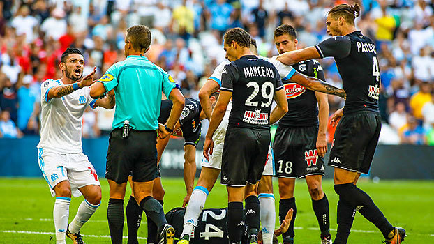 Com Luiz Gustavo em campo e confusão com expulsão, Olympique fica no empate com Angers Assista aos gols do empate entre Olympique de Marselha e Angers por 1 a 1!