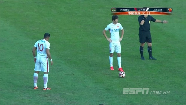 VEJA o golaço de falta que Hulk marcou na China, batendo na bola com uma força ridícula VEJA o golaço de falta que Hulk marcou na China, batendo na bola com uma força ridícula