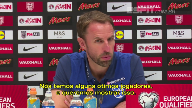 Técnico da Inglaterra quer mostrar o talento dos jogadores; Jones discorda de críticas da torcida Técnico da Inglaterra quer mostrar o talento dos jogadores; Jones discorda de críticas da torcida