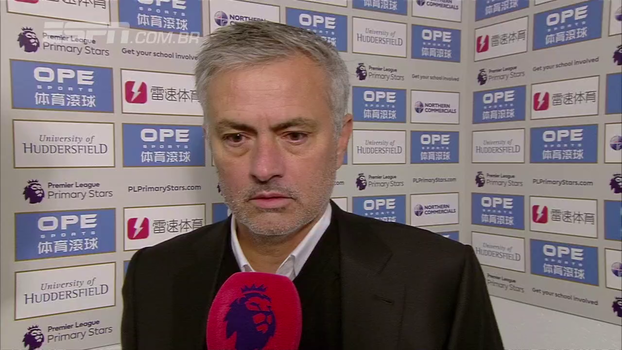 Mourinho diz que erros coletivos levaram United à derrota, mas reconhece: 'O melhor time venceu' Mourinho diz que erros coletivos levaram United à derrota, mas reconhece: 'O melhor time venceu'