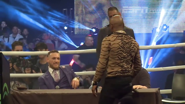 'Quando eu te destruir, vou te fazer me enfrentar numa revanche no octógono', diz McGregor a Mayweather 'Quando eu te destruir, vou te fazer me enfrentar numa revanche no octógono', diz McGregor a Mayweather