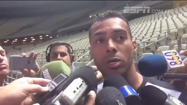 Elton acusa jogador do Internacional de racismo: 'Inadmissível' Elton acusa jogador do Internacional de racismo: 'Inadmissível'