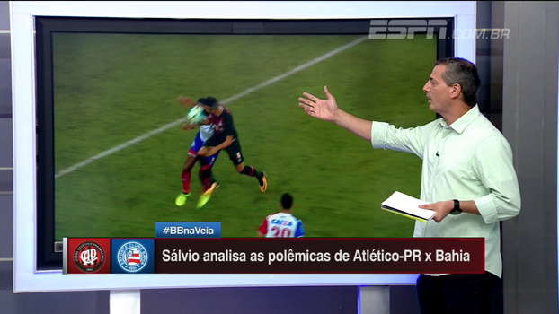 Sálvio concorda com pênalti a favor do Atlético-PR: 'O Matheus Reis está com o braço à frente' Sálvio concorda com pênalti a favor do Atlético-PR: 'O Matheus Reis está com o braço à frente'