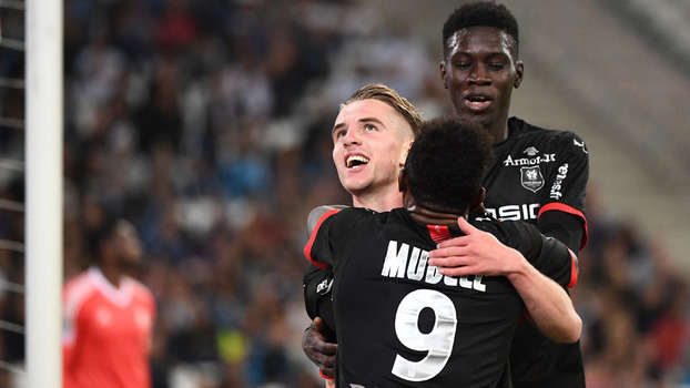 Francês: Gols de Olympique de Marselha 1 x 3 Rennes Assista aos gols da vitória do Rennes sobre o Olympique de Marselha por 3 a 1!