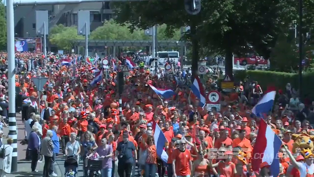 Mar laranja: torcida holandesa faz festa para assistir final da Eurocopa feminina de 2017 Mar laranja: torcida holandesa faz festa para assistir final da Eurocopa feminina de 2017