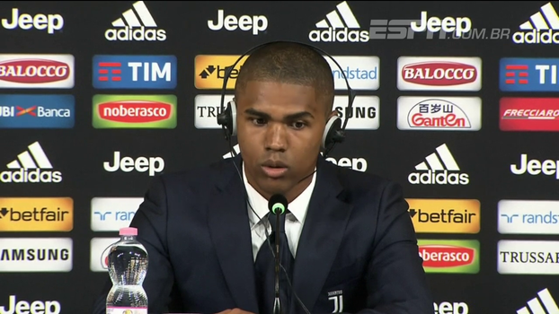 Com a 11, Douglas Costas é apresentado na Juventus e fala em evolução para a Copa do Mundo Com a 11, Douglas Costas é apresentado na Juventus e fala em evolução para a Copa do Mundo