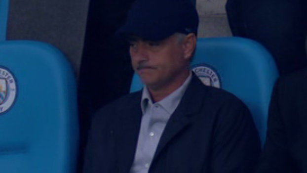 Rival, Mourinho ‘se disfarça’ e assiste jogo no estádio do Manchester City Rival, Mourinho ‘se disfarça’ e assiste jogo no estádio do Manchester City