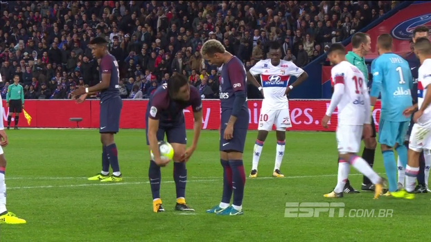 Não é só manchete de jornal: Neymar e Cavani trocarem passes virou mesmo raridade no PSG Neymar e Cavani debatem sobre quem chuta falta e pênalti em vitória do PSG; veja