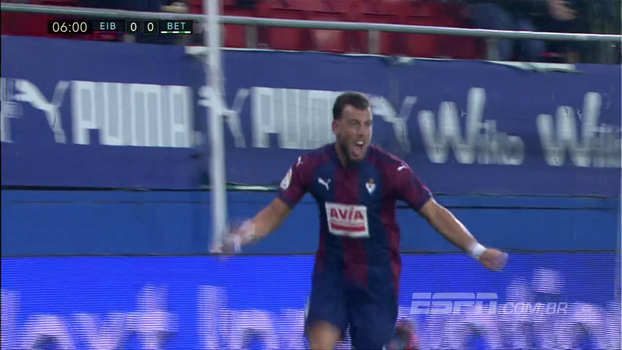 Charles faz 2 gols, Eibar atropela Betis e abre 4 pontos da zona de rebaixamento Charles faz 2 gols, Eibar atropela Betis e abre 4 pontos da zona de rebaixamento
