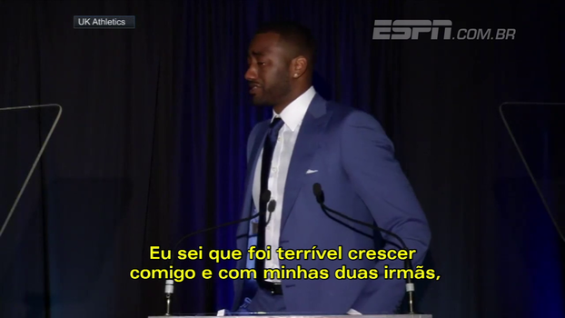 Viu pai ser preso e até cometeu crime, mas mudou vida de sua família: Wall se emociona e discursa para a mãe Viu pai ser preso e até cometeu crime, mas mudou vida de sua família: Wall se emociona e discursa para a mãe