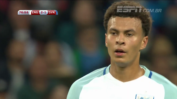 Que feio, Dele Alli! Camisa 10 da seleção da Inglaterra mostra o dedo do meio bem quando a câmera está nele; veja Que feio, Dele Alli! Camisa 10 da seleção da Inglaterra mostra o dedo do meio bem quando a câmera está nele; veja