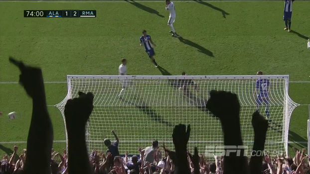 Com gol aberto, Sergio Ramos perde gol inacreditável na entrada da pequena área diante do Alavés Com gol aberto, Sergio Ramos perde gol inacreditável na entrada da pequena área diante do Alavés