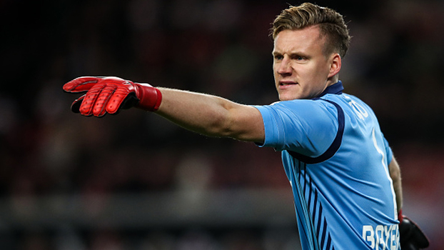 Intransponível: Bernd Leno pega tudo contra o Stuttgart, garante vitória do Leverkusen e é exaltado por Rogério Vaughan Intransponível: Bernd Leno pega tudo contra o Stuttgart, garante vitória do Leverkusen e é exaltado por Rogério Vaughan