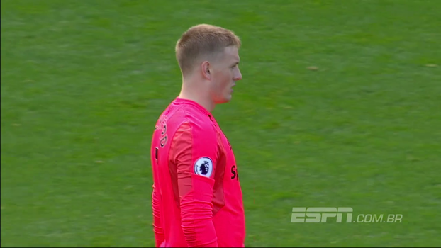 Cech de pontinha de dedo, Pickford com o pé e Hennessey cara a cara contra Sané; veja defesaças da Premier League Cech de pontinha de dedo, Pickford com o pé e Hennessey cara a cara contra Sané; veja defesaças da Premier League