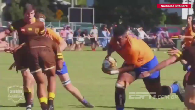 Quem bate de frente? Jovem de Fiji arrasta adversários em campo e é sensação no rugby Quem bate de frente? Jovem de Fiji arrasta adversários em campo e é sensação no rugby