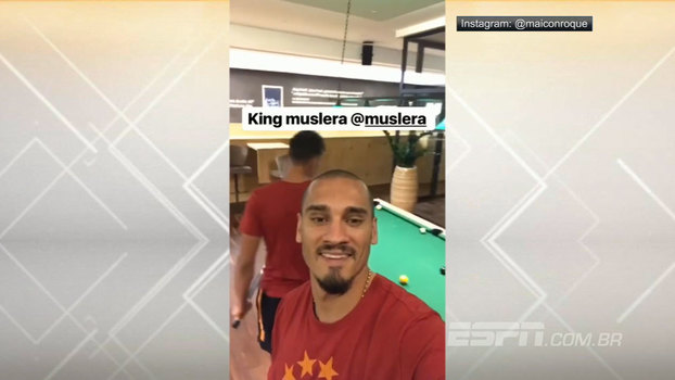 Ex-São Paulo, Maicon curte a vida na Turquia e joga sinuca com o goleiro Muslera Ex-São Paulo, Maicon curte a vida na Turquia e joga sinuca com o goleiro Muslera