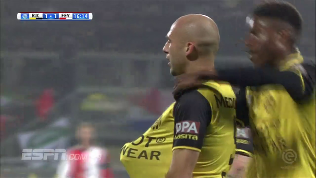 Feyenoord sai na frente, mas cede empate ao Roda e fica longe da ponta do Holandês Feyenoord sai na frente, mas cede empate ao Roda e fica longe da ponta do Holandês