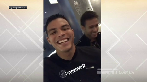 Neymar, Thiago Silva e Daniel Alves vivem 'momento romântico' em show de Dilsinho no PSG Neymar, Thiago Silva e Daniel Alves vivem 'momento romântico' em show de Dilsinho no PSG